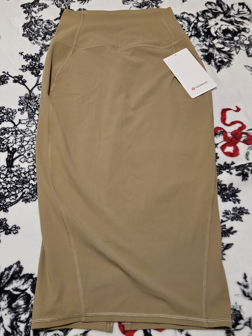 lululemon athletica Women’s Tan Stretch Midi Skirt